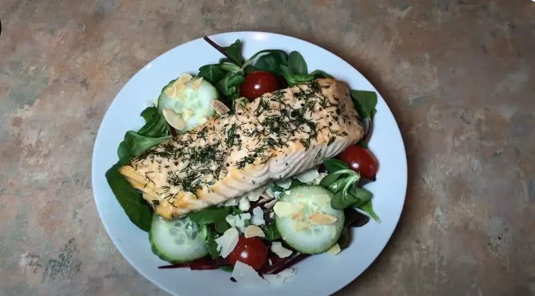 Healthy Baked Salmon with Creamy Dill Dressing