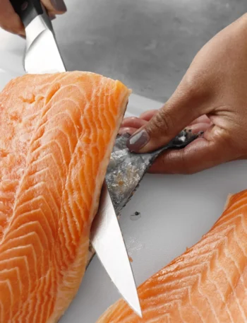 How-to-remove-Salmon-skin