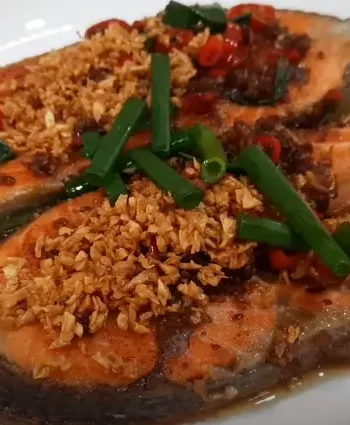 Deliciously Spicy Garlic Salmon